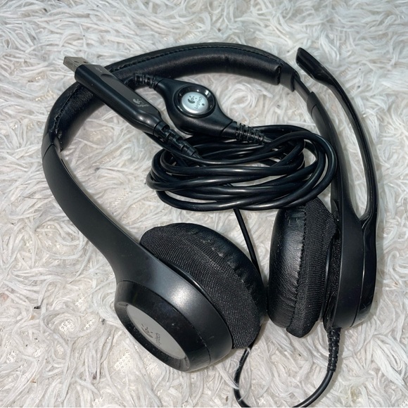 Logitech H390 Over the Ear, USB, Headset & Microphone - Picture 6 of 7